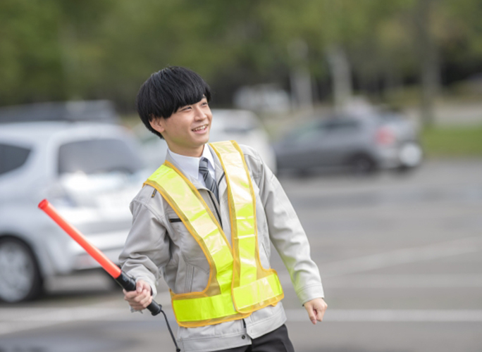 商業施設駐車場警備